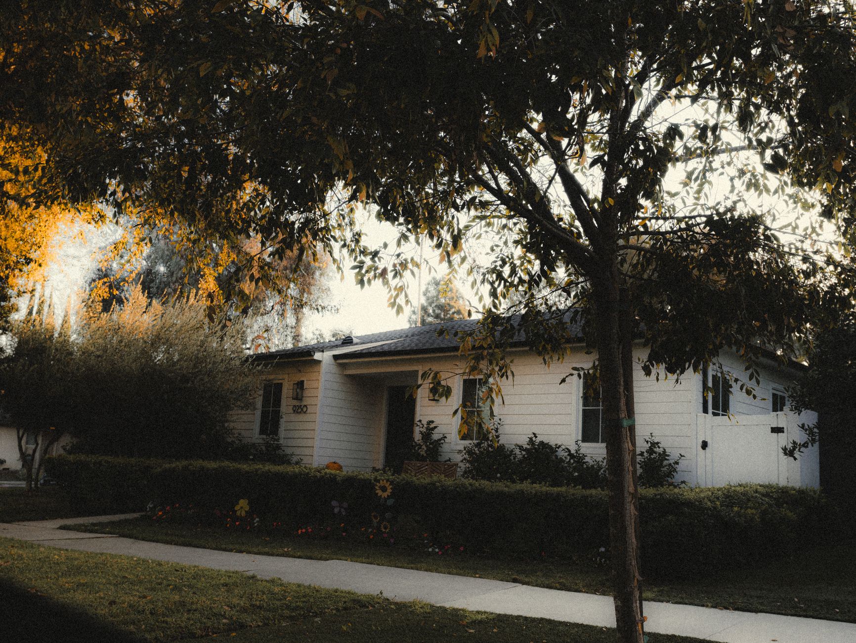 Single-family home in Glendale, California, illustrating the 2027 conforming loan limit range for LA buyers